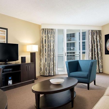 Doubletree By Hilton Ocean Point Resort - North Miami Beach Санни Айлес Экстерьер фото