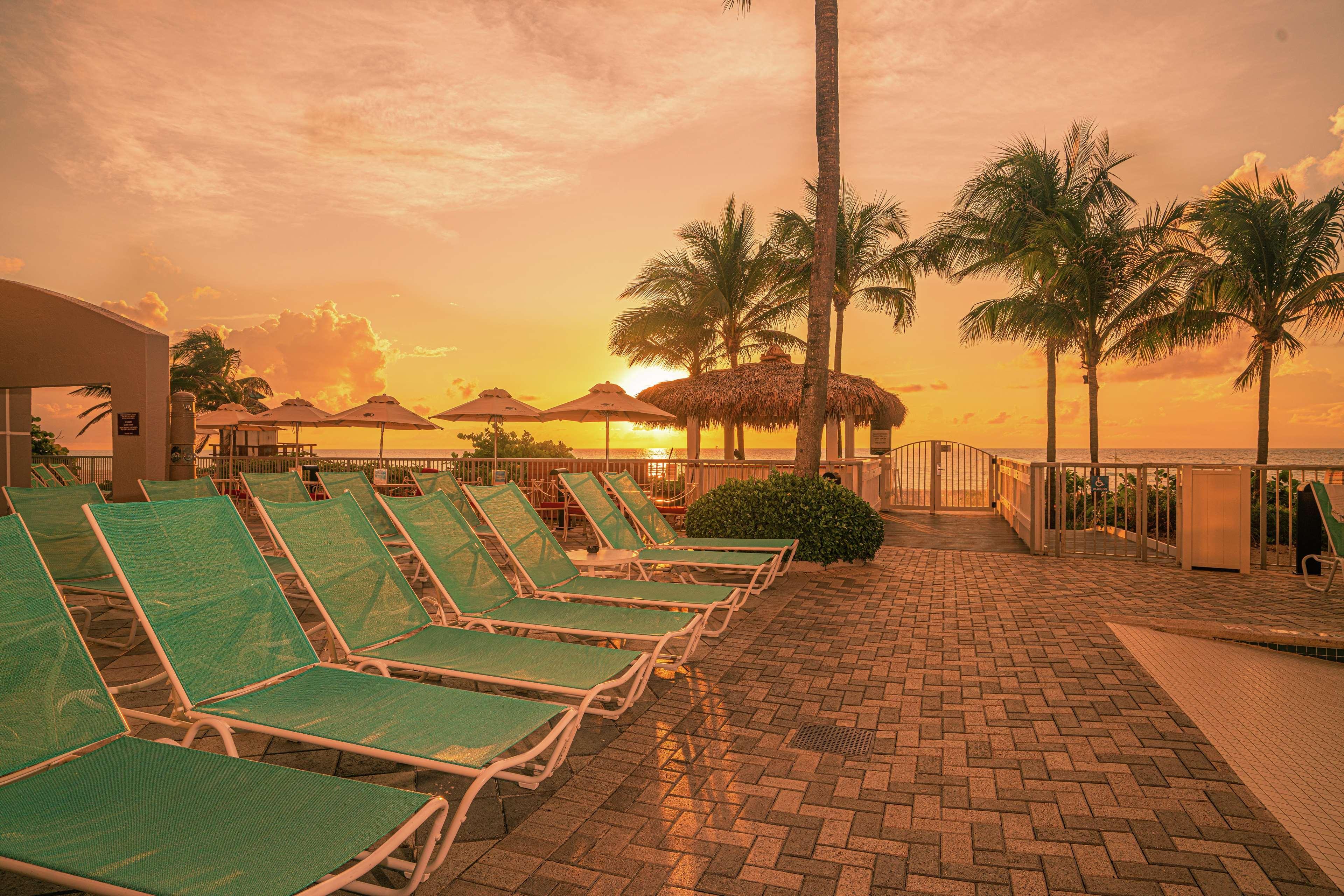 Doubletree By Hilton Ocean Point Resort - North Miami Beach Санни Айлес Экстерьер фото