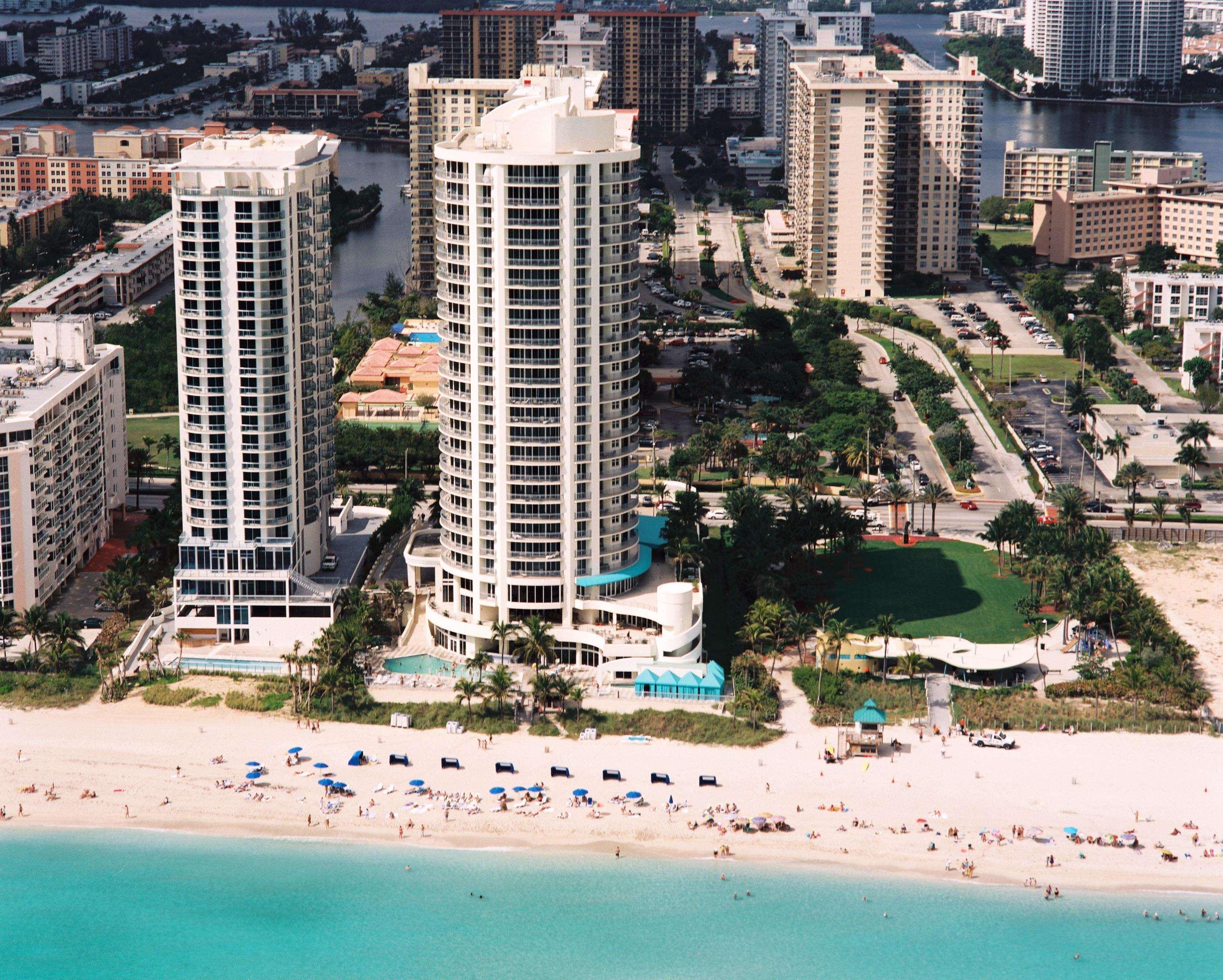 Doubletree By Hilton Ocean Point Resort - North Miami Beach Санни Айлес Экстерьер фото
