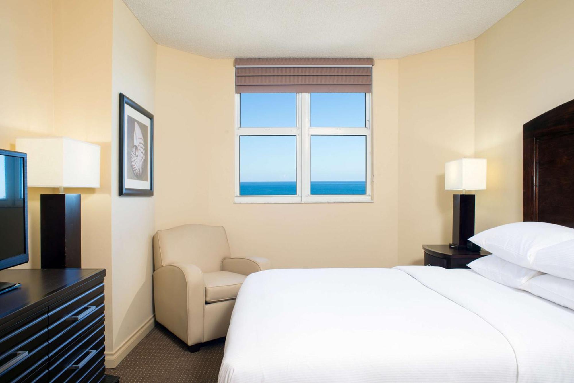 Doubletree By Hilton Ocean Point Resort - North Miami Beach Санни Айлес Экстерьер фото