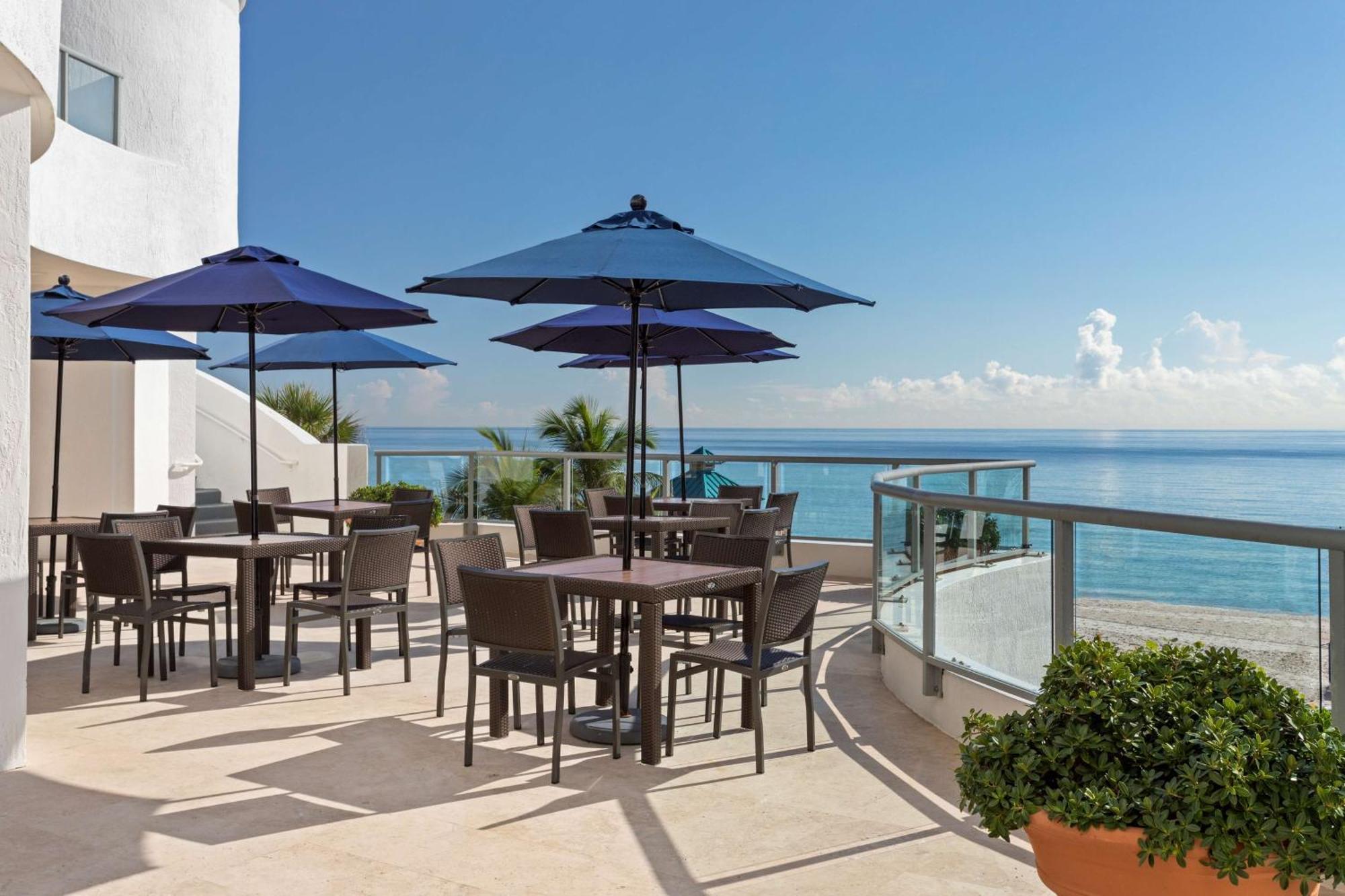 Doubletree By Hilton Ocean Point Resort - North Miami Beach Санни Айлес Экстерьер фото