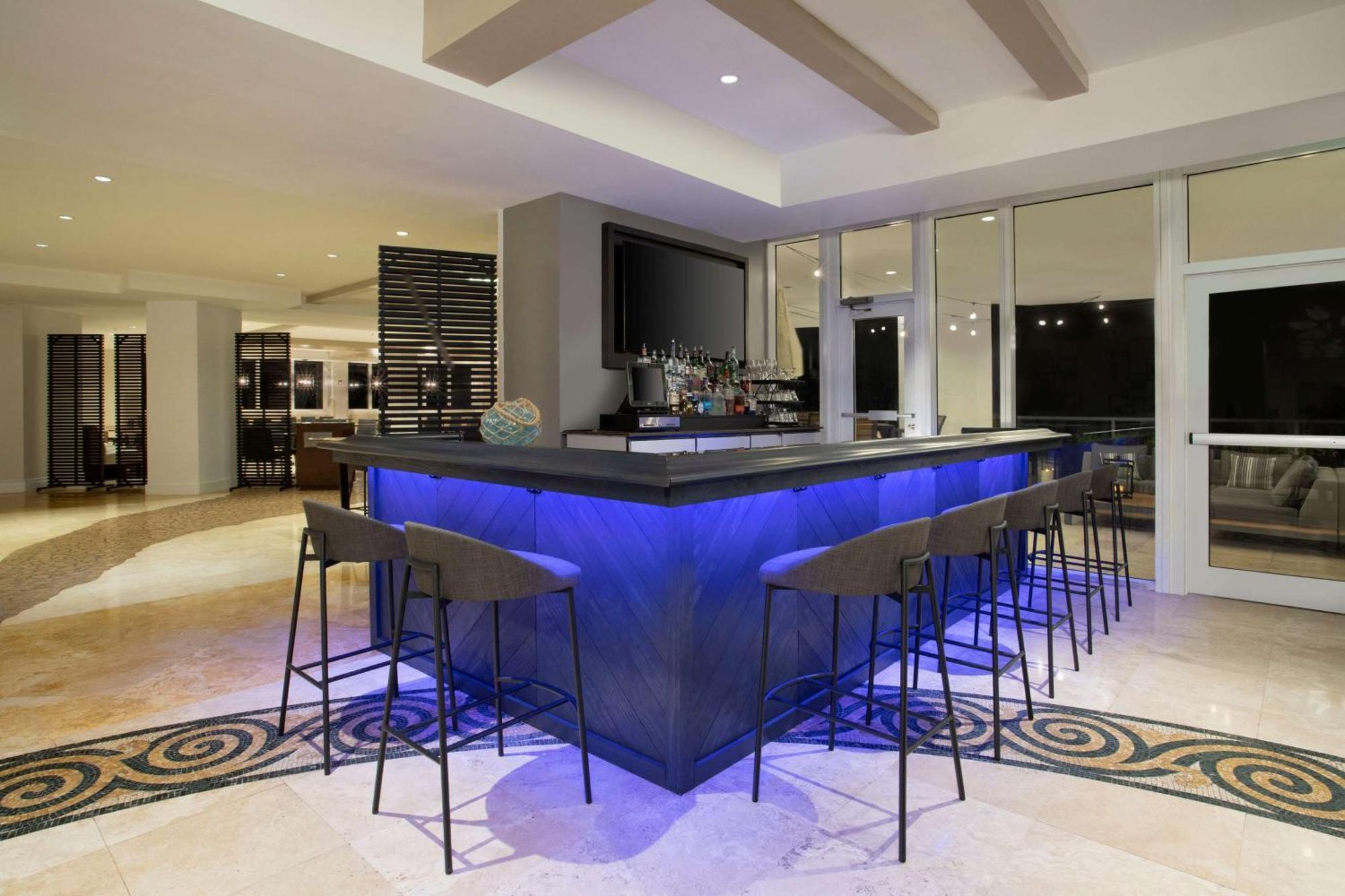 Doubletree By Hilton Ocean Point Resort - North Miami Beach Санни Айлес Экстерьер фото