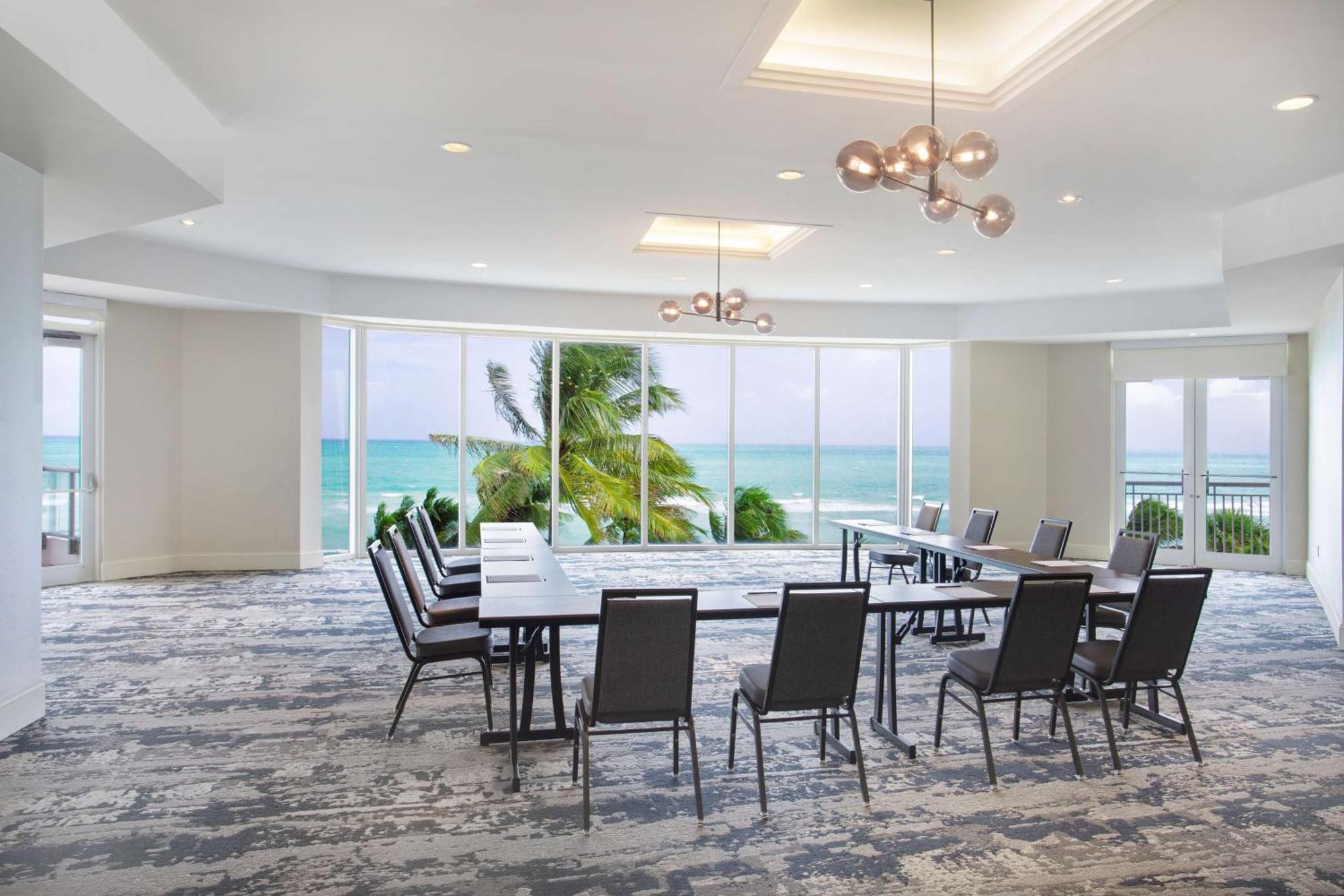 Doubletree By Hilton Ocean Point Resort - North Miami Beach Санни Айлес Экстерьер фото